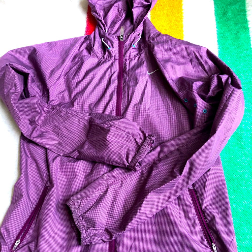 Sz m Nike running hooded jacket (fits small)